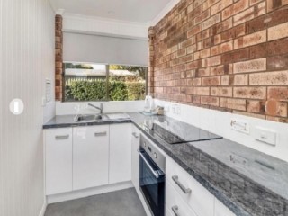 Bed and Breakfasts For Sale - 1 large