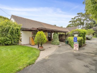 Bed and Breakfasts For Sale - 1 large