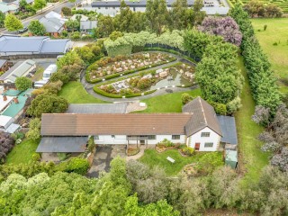 Bed and Breakfasts For Sale - 1 large