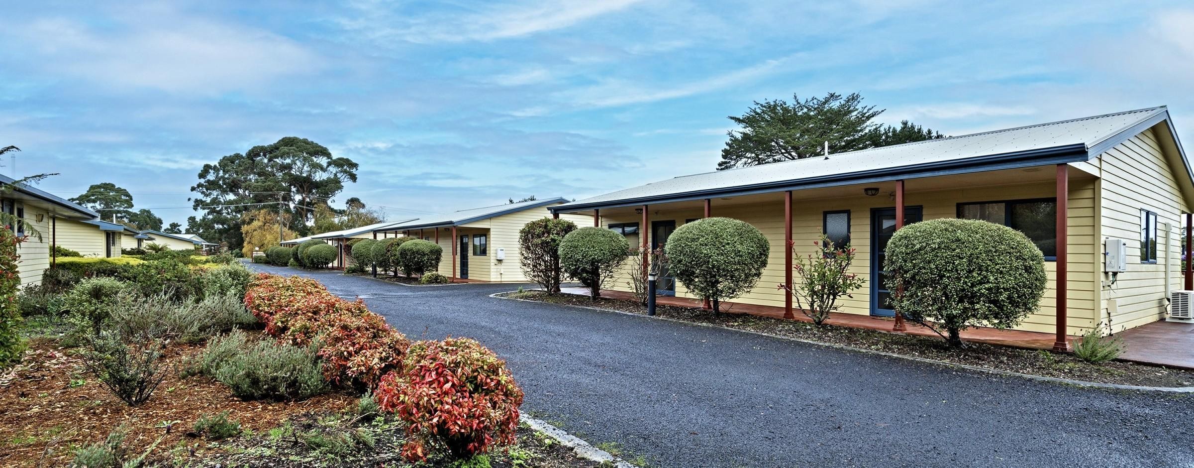 Motel for sale  Strahan