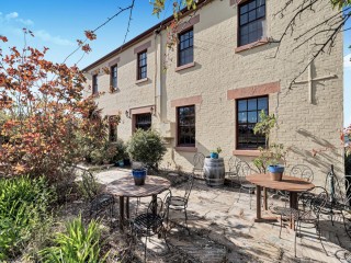 Bed and Breakfasts For Sale - 1 large