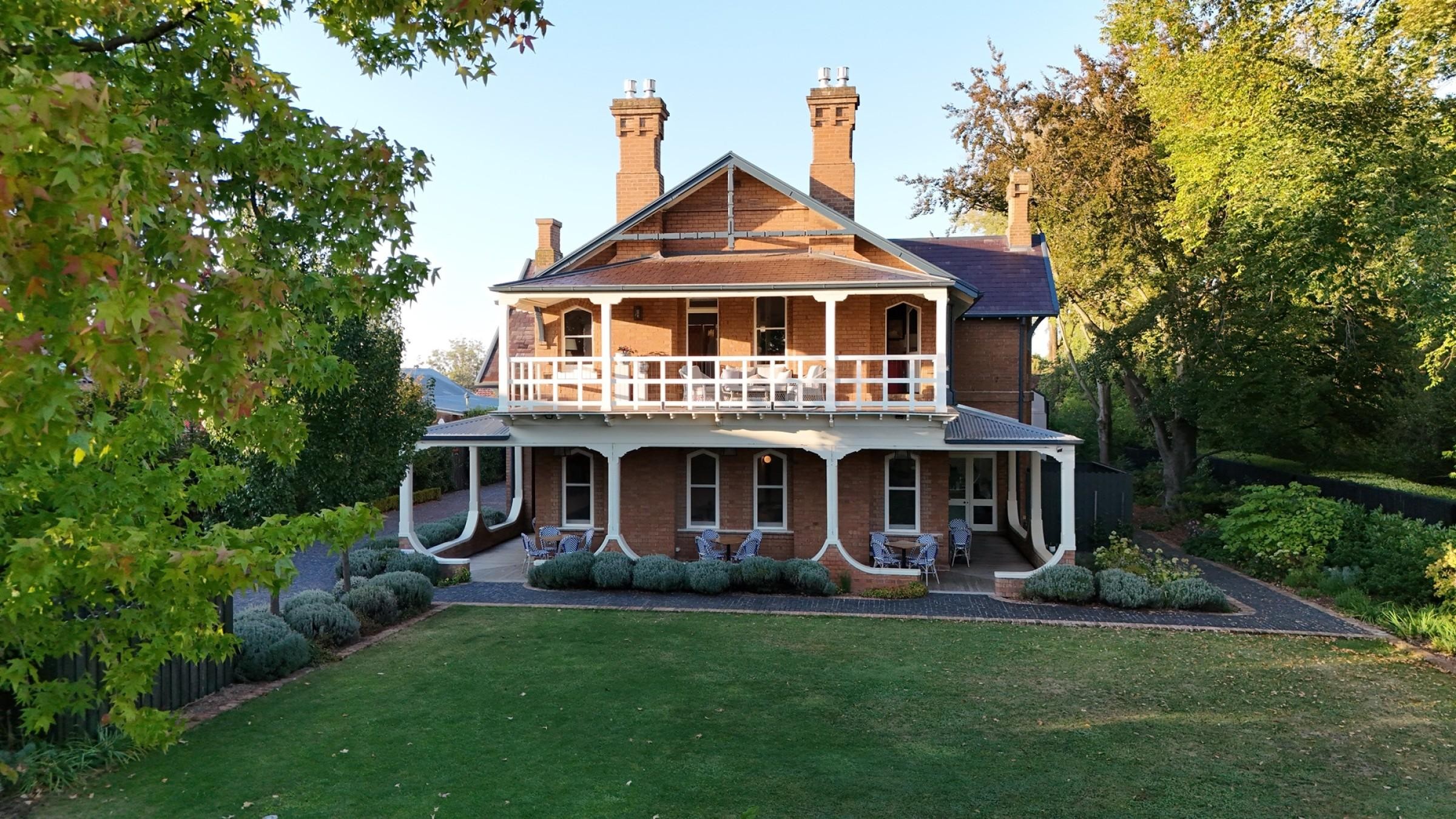 Hotel for sale  Orange