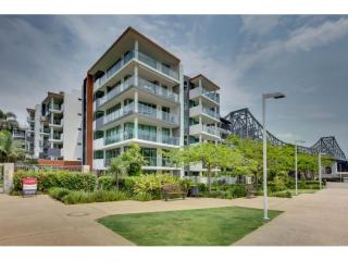 PERMANENT MID-SCALE MR ON BRISBANE RIVERFRONT WITH $500K+ NET PROFIT | Resort Brokers ID : MR008642