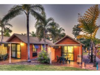 Coastal Caravan Park - island views and  just a short stroll to the town centre and beachfront