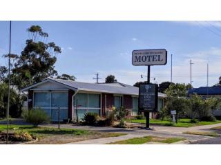 High-Exposure Regional Motel on Prime Western Highway Site 