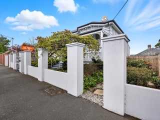 Bed and Breakfasts For Sale - 1 large