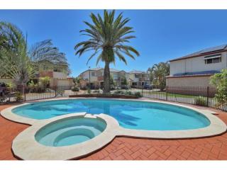 PROFITABLE INNER NORTH MR - AT 4.5x + 4-BED HOUSE $155k UNDER VALUATION! | Resort Brokers ID : MR008932