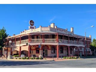 UNDER OFFER - Royal Hotel, Corowa NSW - 1P0527