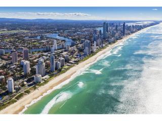 Real Waterfront Paradise with High $330,880 Net - ID 8941