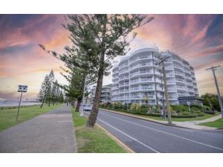 MANAGEMENT RIGHTS OPPORTUNITY GOLD COAST - PREMIUM WATERFRONT PROPERTY