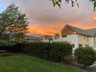 18 Unit Modern Motel Lease Opportunity in Paradise