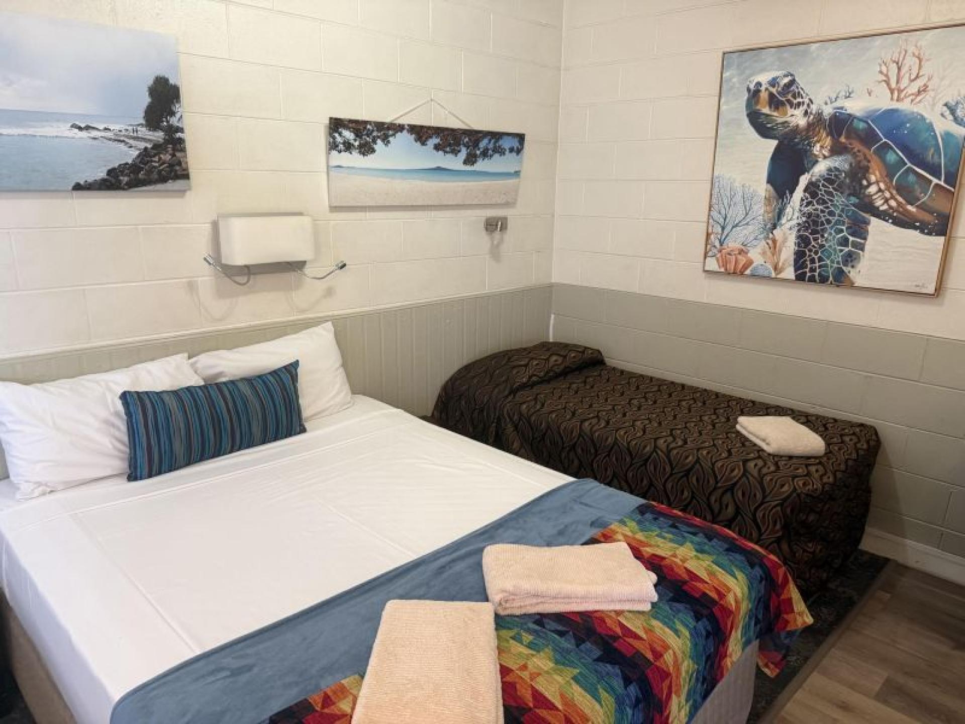 Motel for sale Emerald