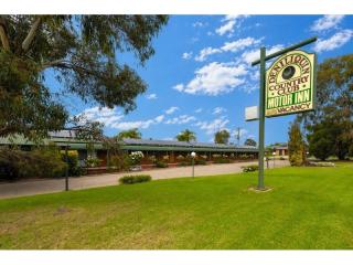 LEASEHOLD - Country Club Motor Inn, Deniliquin NSW - 1P0590