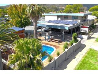 FREEHOLD - Vendor Terms Available - Golden Leaf Motel, Myrtleford VIC - 1P0584