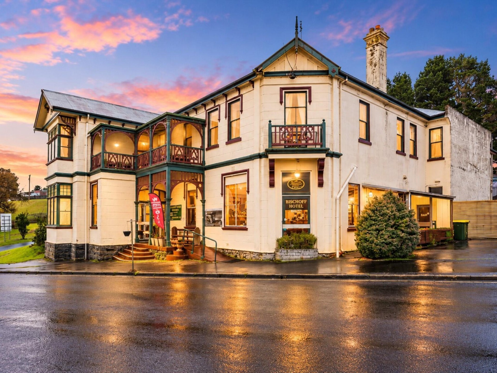 Hotel for sale  Waratah