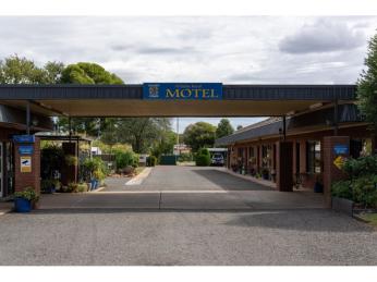 Rare to find Freehold Investment Opportunity in Strong Motel Town