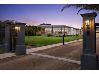 Bed and Breakfasts For Sale - 1 large