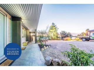 BY MOTEL ROOM, ONE OF THE TOP REGIONAL EARNERS - 2468ML