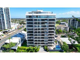 Beachfront Mooloolaba. Priced to Meet the Market. $360,000+ Net Profit | Resort Brokers ID : MR009264