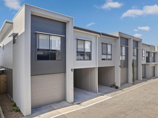 Business Only, Nearly New Complex, Permanent MLR in Brisbane Southside