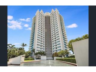 GOLD COAST MANAGEMENT RIGHTS FOR SALE - HIGH SALARY -  PREMIUM BROADWATER LIFESTYLE