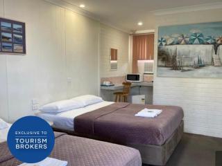 Mid NSW Coastal City - Freehold Motel and Workers’ Hostel - Renovation Dream - 1950MF