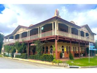 FREEHOLD - The Royal Hotel, Adelong NSW - 1P0607
