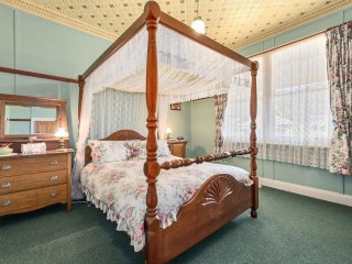 Bed and Breakfasts For Sale - 1 large