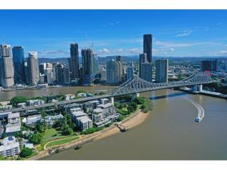 'YUNGABA' KANGAROO POINT - IMPECCABLE RIVERSIDE PERMANENT RIGHTS $500K+ NET | Resort Brokers ID : MR009319
