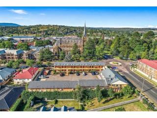 Substantial 40-Room Freehold Motel - 90%+ Occupancy in Thriving Regional Hub | Resort Brokers ID : FH009286