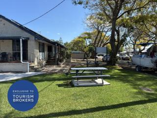 BOUTIQUE FREEHOLD MOTEL | MANAGEABLE COASTAL INVESTMENT & LIFESTYLE OPPORTUNITY – 1129MF