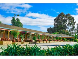 Strong-Performing 37-Room Motel in the Murray River Region | Resort Brokers ID : LH009260