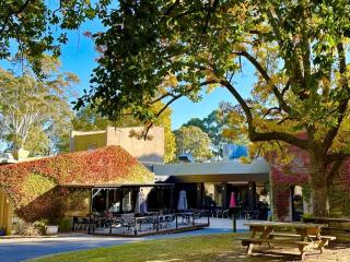 BEECHWORTH'S LARGEST HERITAGE RESORT — FREEHOLD OPPORTUNITY, MAYDAY HILLS ESTATE | Resort Brokers ID : FH009367