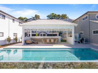 Business-Only Portfolio - $449,000+ Net + Strong Rental Demand | Resort Brokers ID : MR009297