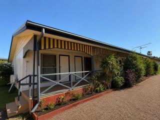 Established Freehold Accommodation With Untapped Potential | Resort Brokers ID : FH009370