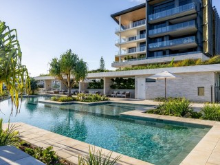 Modern Complexes with Strong Income & Potential for Future Growth