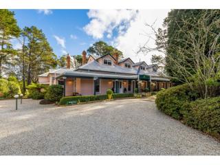 BOUTIQUE BLUE MOUNTAINS’ RETREAT | ESTABLISHED INCOME | SIGNIFICANT UPSIDE | Resort Brokers ID : FH009420