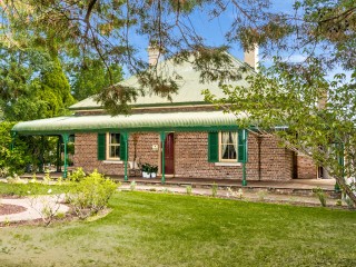 Bed and Breakfasts For Sale - 1 large