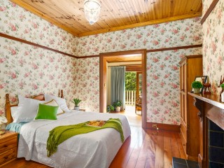 Bed and Breakfasts For Sale - 1 large